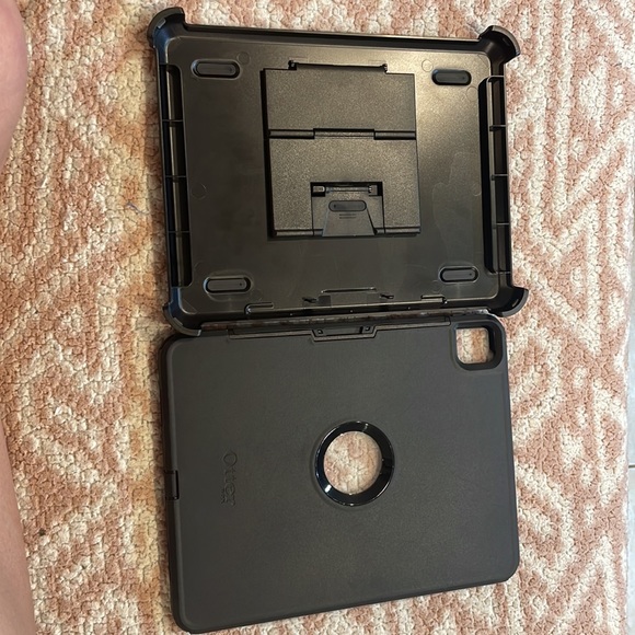 Otter box black case for apple iPad